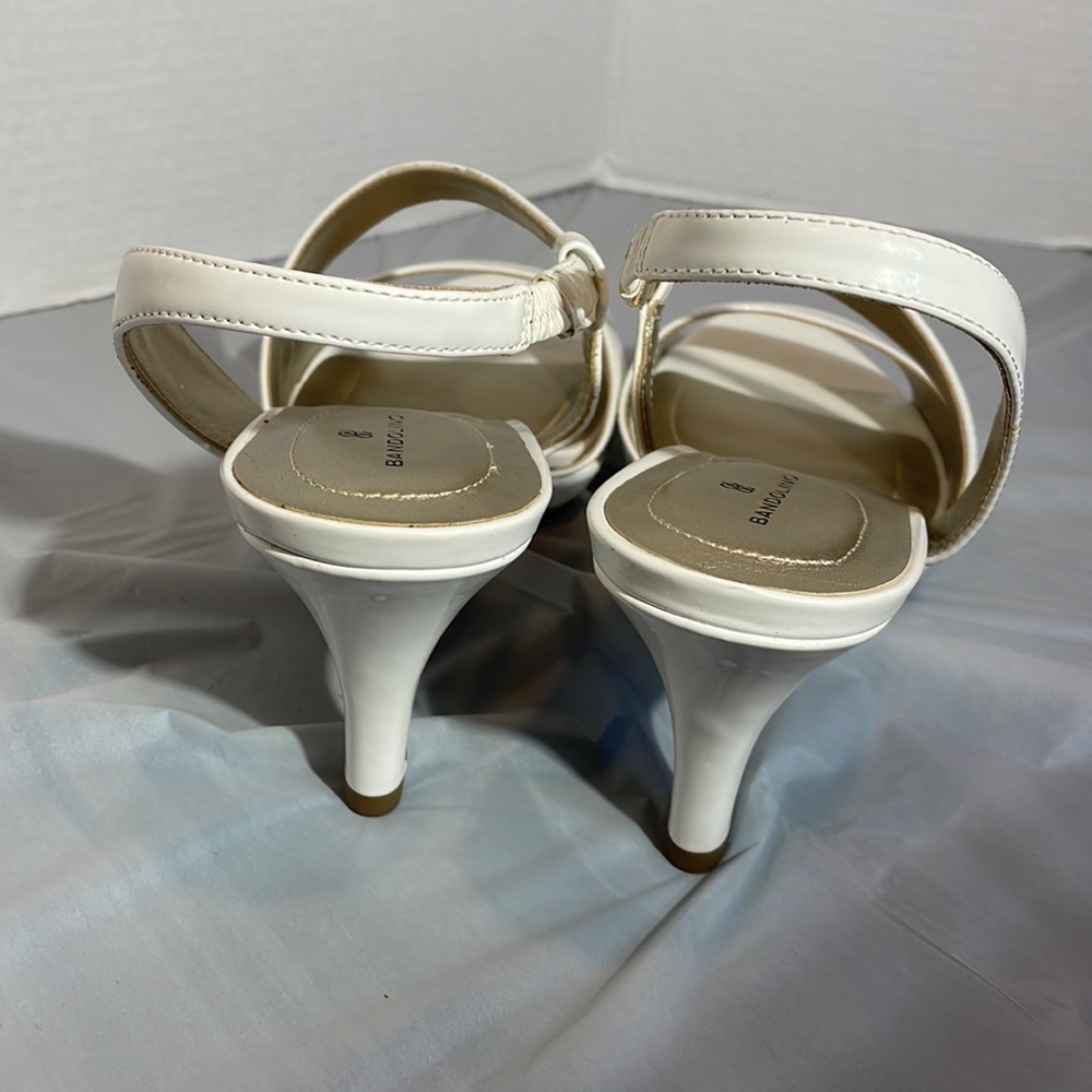 Women’s dressy Bandolino size 10 white shoe - Picture 3 of 5